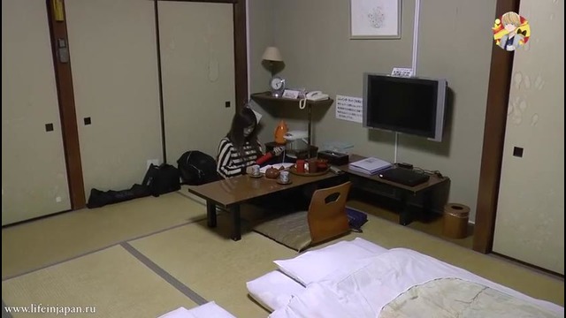 Комната в Японском Отеле в Горах. Рёкан