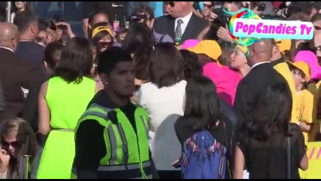 Selena Gomez Greets Fans at Nickelodeon Kids Choice Awards 2013
