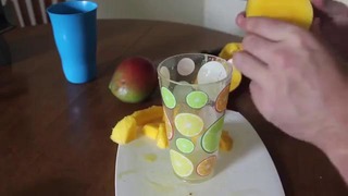 Самый быстрый способ отчистить манго