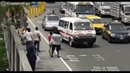 Полицейский спас собаку на магистрали