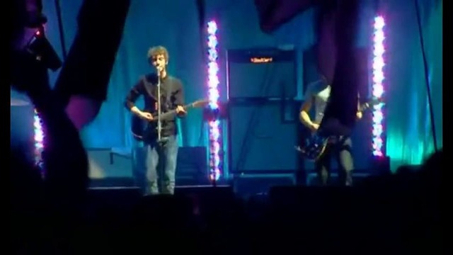 Arctic Monkeys – Old Yellow Bricks (live 2007 London)