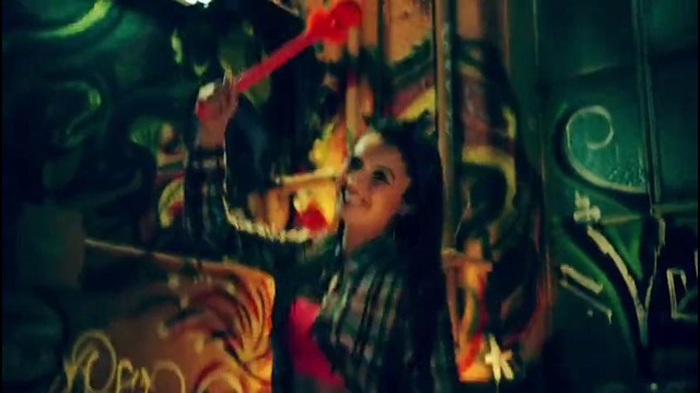 Breathe Carolina – Bang It Out (feat. Karmin)