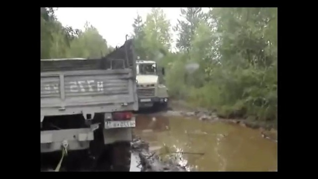 Бездорожье, российские грузовики Уралы, КраЗы, Камазы по грязи и воде