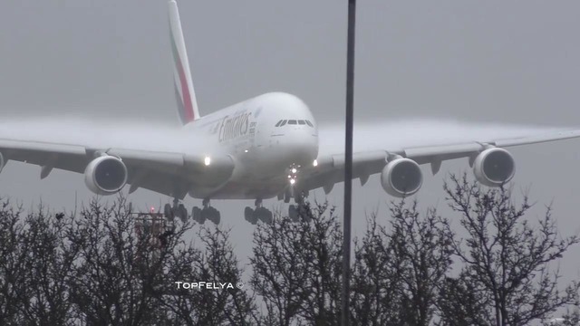 Красивая посадка Airbus A380 – самого большого пассажирского самолёта