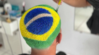 Египтянин 50 лет отдал ремонту мячей, а бразилец украшает головы флагами