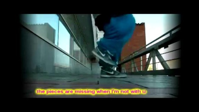 Девушка танцует C-Walk