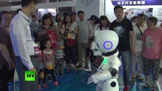 Помогу с уроками, посижу с детьми — в Китае показали домашних роботов
