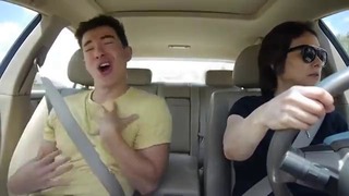 Танцы в машине с мамой