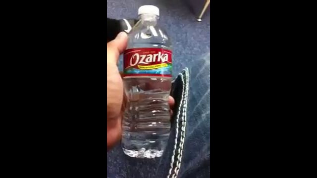 Парень и 0,5 литровая вода и 0,1 секунд lol (High class)