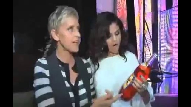 Ellen and Selena Gomez at the Teen Choice Awards