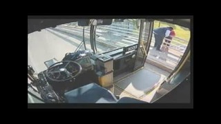 Водитель автобуса спас девушку от самоубийства