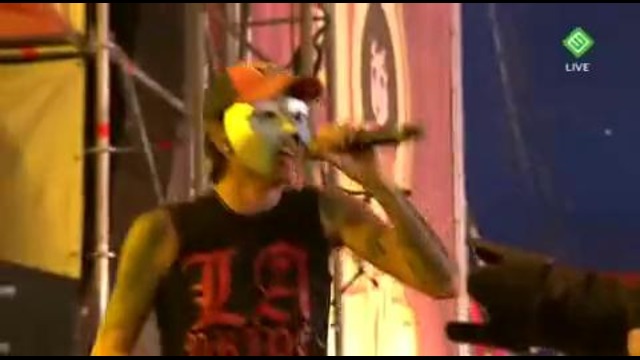 Hollywood Undead – Bottle and a Gun Live at Pinkpop 2009