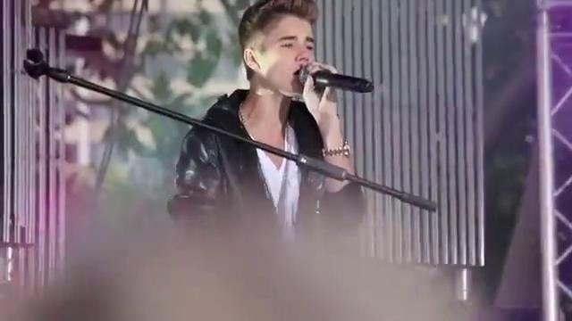 Justin Bieber – 18 July 2012 – Sunrise – love me like you do, fall and down to earth