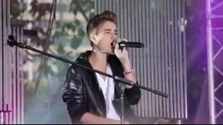 Justin Bieber – 18 July 2012 – Sunrise – love me like you do, fall and down to earth