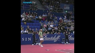Один из крутейших ударов Федерера в карьере (Базель 2002)