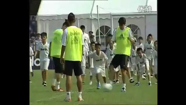 «Real Madrid vs 109 kids, China»