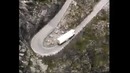 Горная дорога Автобус против Фуры