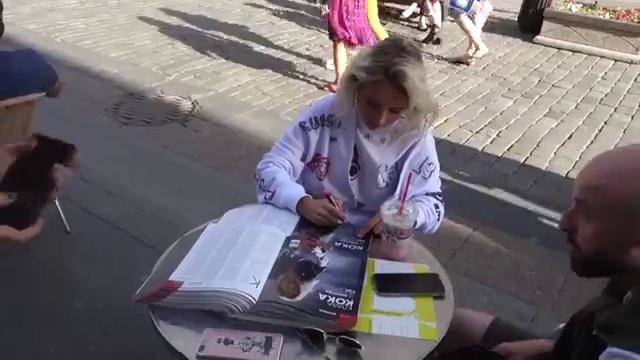 Драка Скруджи и Миши Марвина. Получила награду от NRJ. Два концерта за день