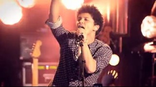 Bruno Mars – Locked out of Heaven Live in Paris