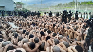 Военные берут под контроль тюрьмы в Гондурасе