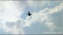 Взлет реактивного самолета на высокой скорости