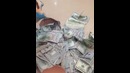 Разбил копилку. а там