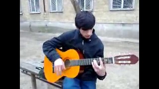 Парень с Дагестана красиво играет на гитаре