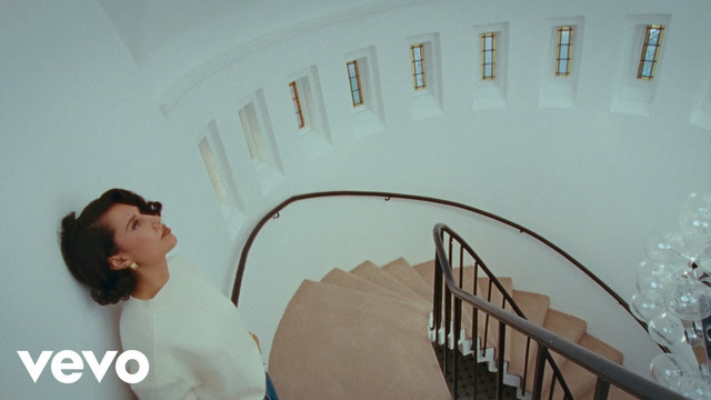 Mark Ronson, RAYE – Suzanne (Official Video)