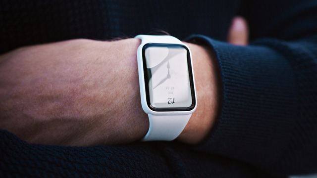 Обзор Xiaomi Smart Band 10 Pro — GPS и керамика за копейки