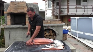 Рыба сёмга на мангале. шашлык из рыбы по-кавказски