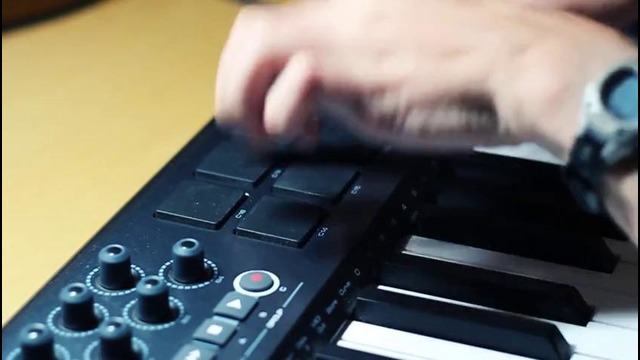 Live Performance on the Axiom Chill Beat