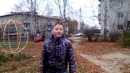Школьник учит паркуру и крутым трюкам