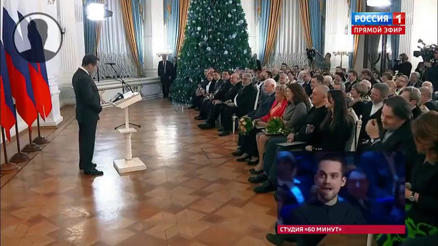 "Страдать и плакать": Медведев поздравил журналистов со Старым Новым годом