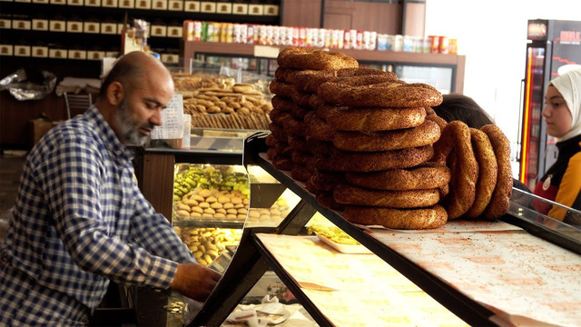 Traditional Turkish Simit | Sesame Bagel Bread | Turkish Street Foods