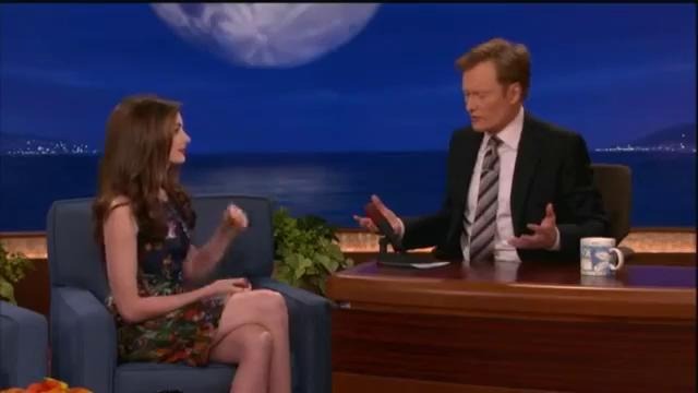 Anne Hathaway’s Lil’ Wayne Style Paparazzi Rap – Conan on TBS