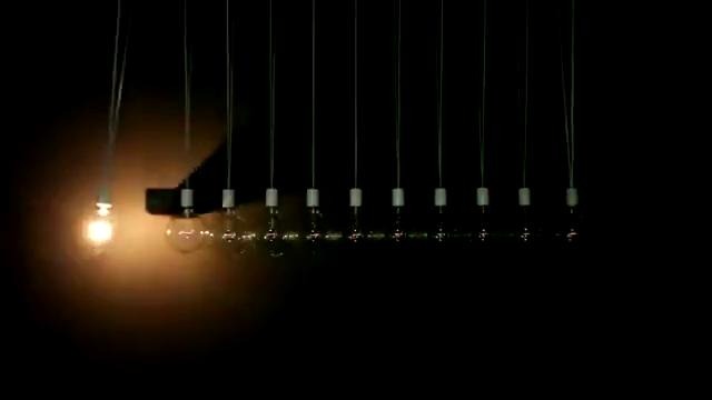Японец изобрел «вечный двигатель» из ламп накаливания