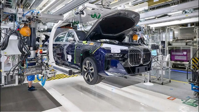 (50 FPS) ПРОИЗВОДСТВО АВТОМОБИЛЕЙ BMW – Производственный процесс на заводе двигателей
