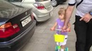 2-летняя девочка Элли знает все машины