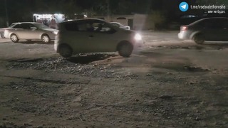 Разбитые дороги в Ташкенте: огромные ямы и бардак на Слонима