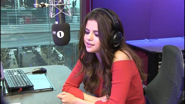 Selena Gomez Reacts To British Chat Up Lines