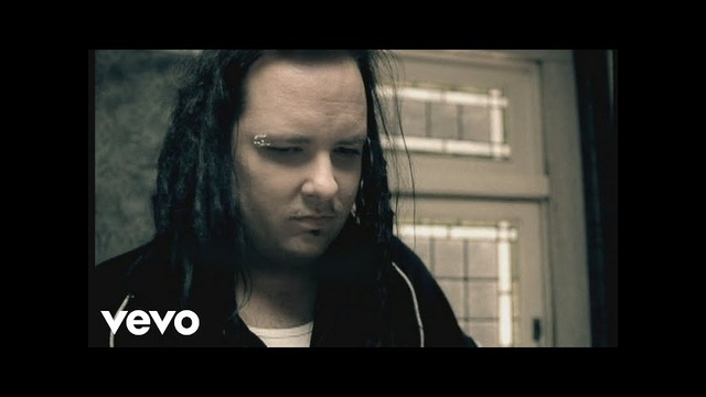 Korn – Alone I Break (Official Video)