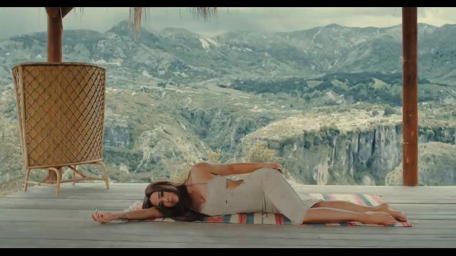 Elgit Doda ft. Xhensila – A e din (Official Video)