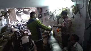 Жизнь русских в Индии. Шокирующий Дели. Покупаем мотоцикл