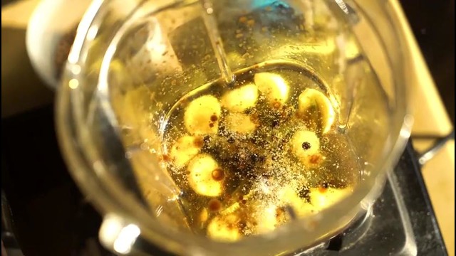 Золотистые кальмары на шампурах