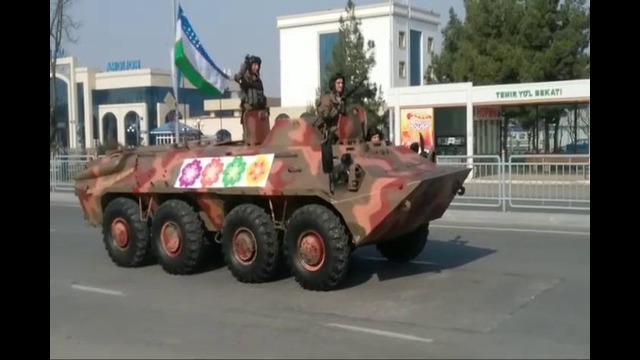 Bayram munosabati bilan xarbiy parad