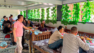 How do RICH PEOPLE in Asia RELAXATION in the Mountains? Kebab house OPERATES NON-STOP all Year Round