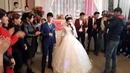 В своей свадьбе спела песню