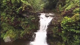 Дрон снял наводнения в водопаде