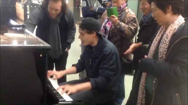Hey jude на пианино ► музыка на вокзале