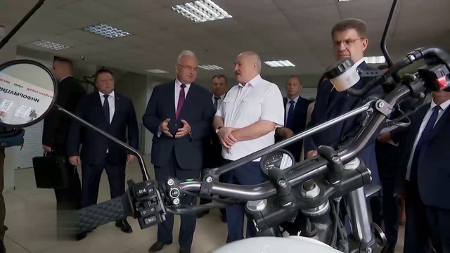 Лукашенко решил узнать, что своё в мотоцикле «Минск»